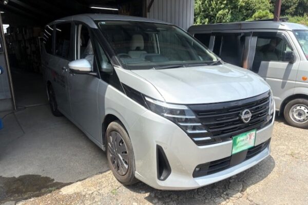 【タクシーメーター】日産セレナへタクシーメーターを施工しました